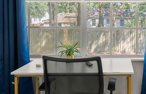 Cozy 4BR Home Pet Friendly Large Yard & Patio - Foto 44