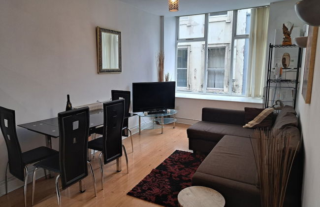 City-center Flat Sleeps 4 With Balcony - Foto 15