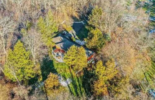 3 Bedroom Hilltop Escape with 5 Private Acres and Hot Tub - Foto 23