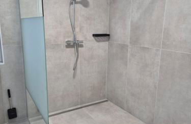 Luxsuite Still und Komfort 1 Balkon Grill TV-75 Zoll - Foto 15