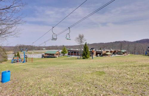 Snowed Inn Cozy Winterplace Ski-InandSki-Out Cabin - Foto 2