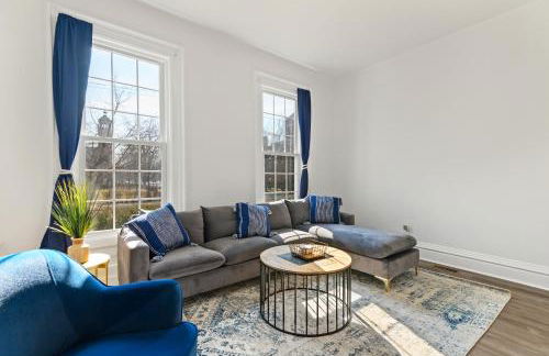 Casa Soleada in East Rock near DT and Yale SOM with FREE Parking and King Bed - Foto 3