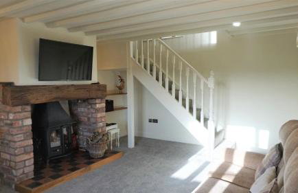 Barley Cottage - 5* Cyfie Farm with log burner and private covered hot tub - Foto 5