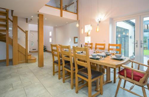 Modern 4-Bed Home Spacious & Comfortable - Pass the Keys - Foto 18