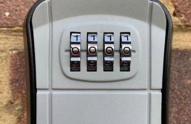 Stunning 1-bedroom annexe flat with own entrance near London - Photo 9