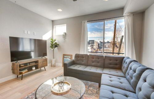 Rooftop Deck and Hot Tub Walkable Denver Townhome - Foto 1