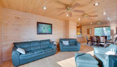 Lakefront Birchwood House with Deck and Fire Pit! - Foto 5