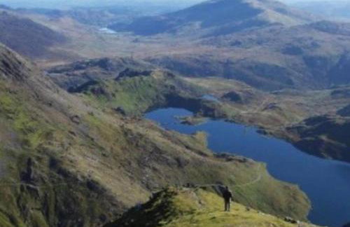 2bed Cabin w/ Parking Near Snowdonia National Park - Photo 21