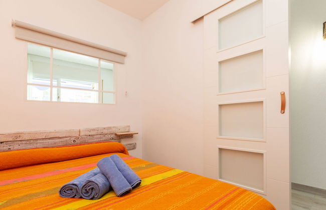 Apartment in Salou with swimming pool and terrace - Photo 10