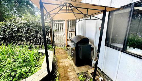 Waterfront Escape - Dock, Hot Tub, Theater - Foto 3