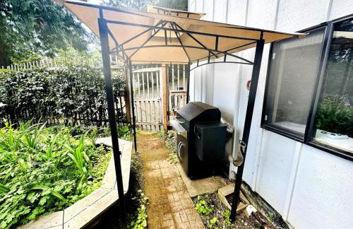 Waterfront Escape - Dock, Hot Tub, Theater - Foto 3