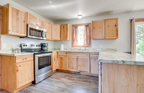 Wooded Hancock Home Near Ski and Snowmobile Trails! - Foto 10