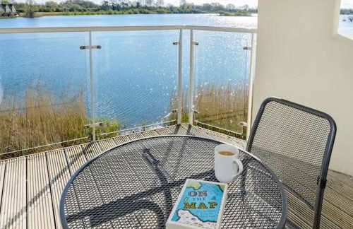 NEW Squirrels Leap Lake Views with Spa Access - Foto 14