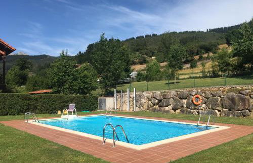 PRECIOSO CHALET JUNTO A POTES CON PISCINA-4 Hab,3 Baños - Photo 2