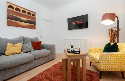 Entire 4 Bedroom house in Bootle Liverpool-Ideal for contractors, family and group-Free Parking & Free internet-Sleeps 7 - Foto 45