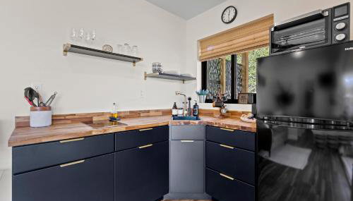 "Glamtainer" One of a kind Romantic Luxe Retreat, 8 Minutes to Emerald Beach, Outdoor Haven - Foto 4