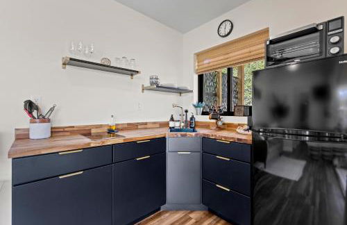 "Glamtainer" One of a kind Romantic Luxe Retreat, 8 Minutes to Emerald Beach, Outdoor Haven - Foto 4