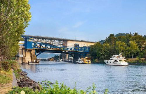 Seattle Charm, near university,3 BR,W&D, fast wifi - Photo 22