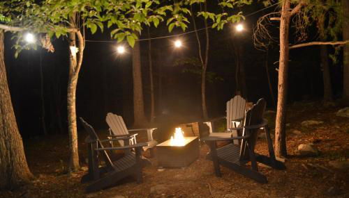 In The Woods - 5 BR Chalet with Game Room, Fire Table and Hot Tub - Foto 3