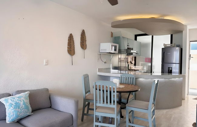 Beachfront and Ocean View Apartment - Photo 10