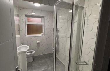 Newly decorated 4 bed home - Foto 12