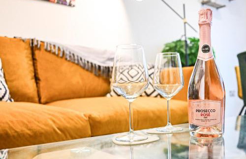 Spacious 2 Bedroom Balcony Flat with Parking and Fast WiFi - Foto 24