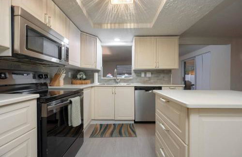 Home With Heated Pool Near Beaches - Foto 15