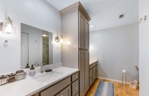 3BR Wesley Chapel Retreat with Private Pool - Pet-Friendly - Spacious Parking - Photo 16