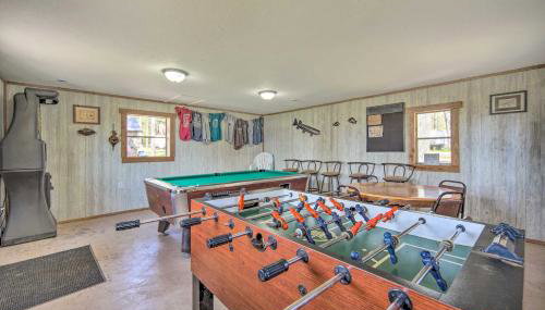 Rustic Cabin with Fire Pit, Steps to Sand Lake! - Foto 2