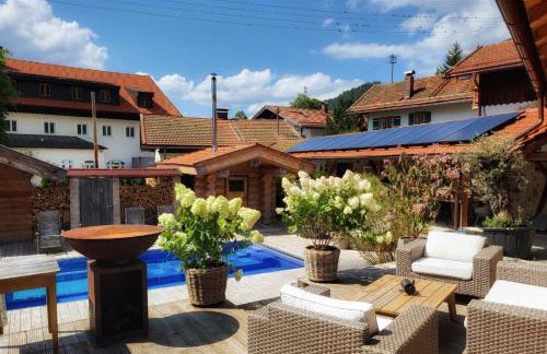 stylische Alpenlounge mit Pool, Blockhaus-Sauna und Jacuzzi für bis zu 12 Personen - Foto 3