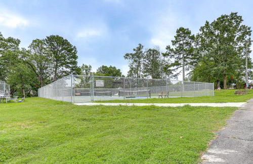 Fairfield Bay Home On Golf Course with Fenced Yard! - Foto 30