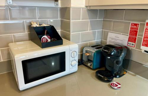 Central Leigh, on the Broadway, private gated parking, balcony - Foto 5