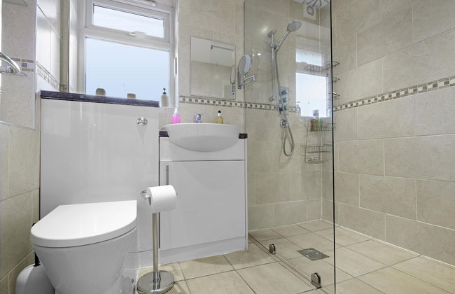 Heathrow Living St Annes Svcs Hse 5 BDRM - Photo 16