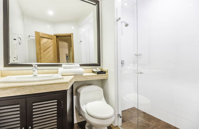 Travelers Suites Edificio Fontana Plaza - Photo 17