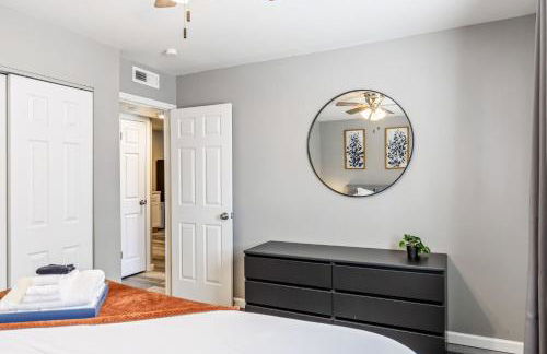 604 1 Two Bedroom One Bath with King near Main Street - Foto 29