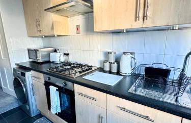 2-bedroom house in Cheltenham town centre - Photo 18