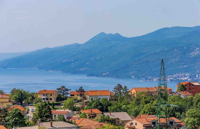 Modern Comfort With Shared Pool & Lush Green Surroundings in Kastav - Foto 46