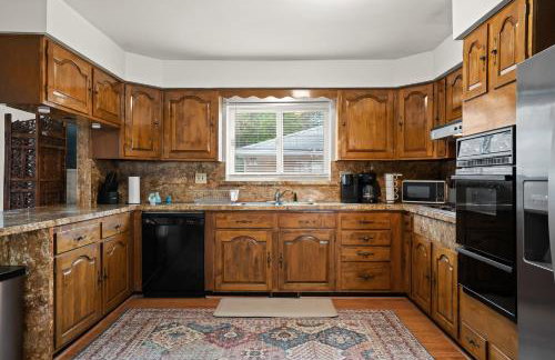 Charming Home Near Target and Parks 2 Bathrooms - Foto 37