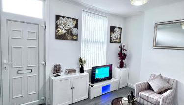 Homely Whittier Terrace 3 Bedroom House - Foto 1