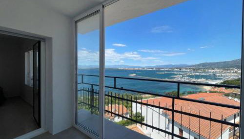 Precioso apartamento con vistas espectaculares de la Bahia Roses AV-48 - Foto 3