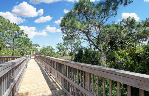 Woofs and Waves by Pristine Properties Vacation Rentals - Foto 18