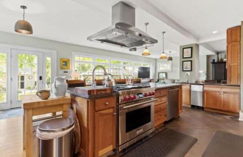 Majestic Family Home in Saratoga New York - Photo 7