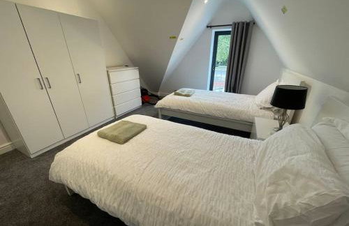 Orchid Lodge - Two Bed Generous Flat - Parking, Netflix, WIFI - Close to Blenheim Palace & Oxford - F4 - Photo 40