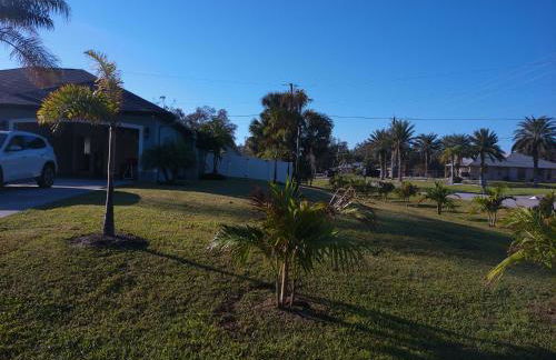 Port Charlotte Palms-Pet friendly, Heated Private Pool and Mini Orchard - Foto 65