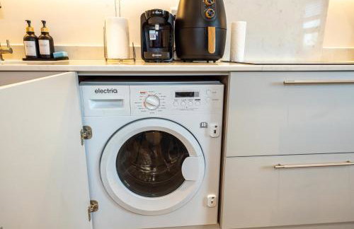 Modern 2 Bed near Wythenshawe Hospital and Manchester Airport With Parking - Foto 17