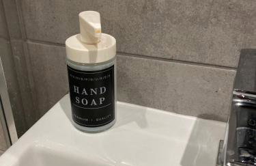 Central Sheffield 3BED 3BATH IV Pent-Apartment - Photo 43