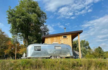 Secluded Private Retreat with Cabin & Vintage Airstream - Foto 42