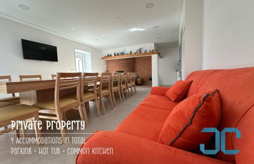 Arada Property - 4 Houses in 1 Private Property, Free Parking and Hot Tub - Foto 20