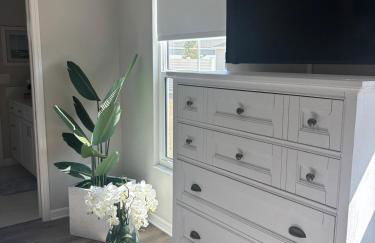 The Golden Palm Mins to Eastport Square and Middleton With Electric Golfcart - Foto 9