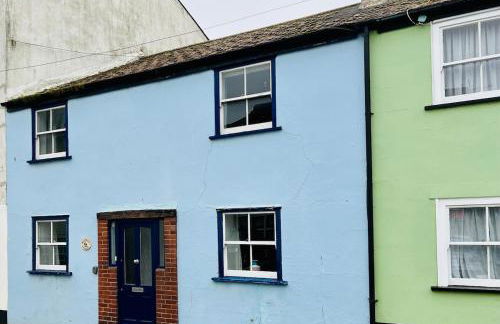 Fantastic Value Beautiful Cottage Close to the Sea Great Interior and Space - Photo 12